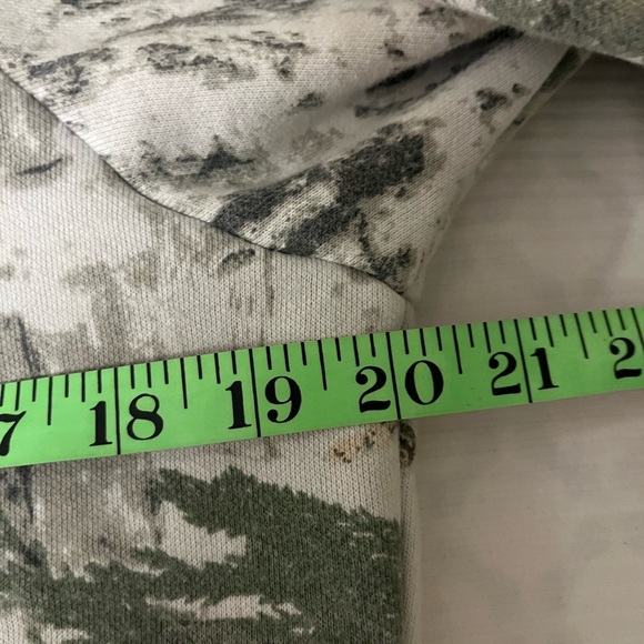 Cabela's Zonz Woodland Snow Camouflage Hoodie, size Small - Picture 7 of 8